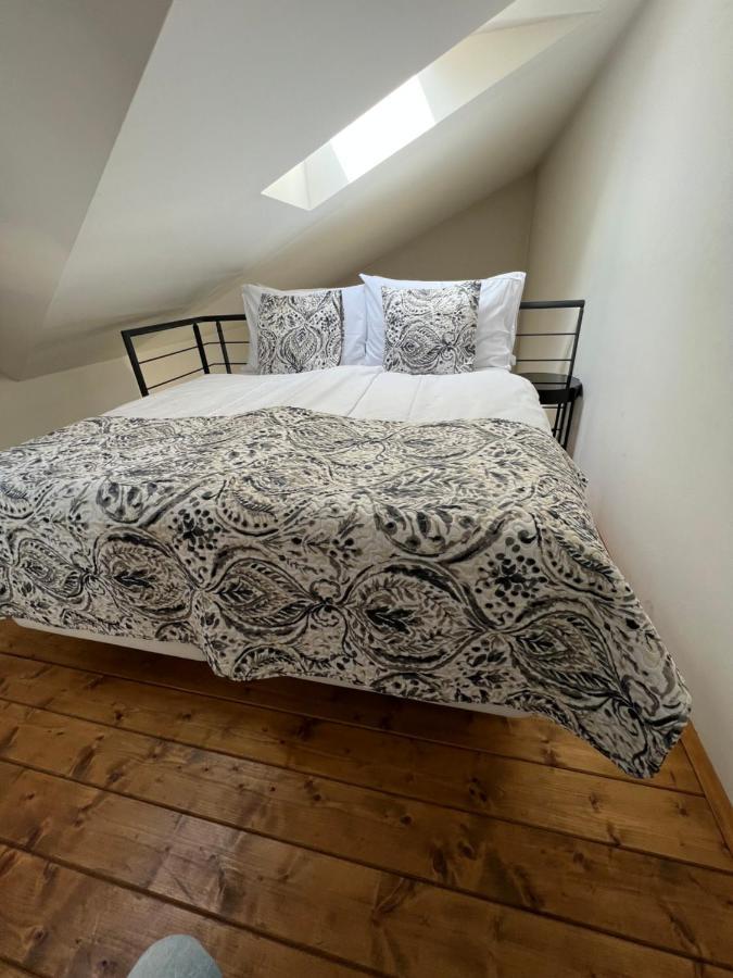 Ce Apartment Prague Castle Bagian luar foto